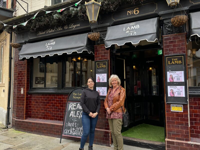 Ruth Jones MP meets Vladyslava at The Lamb
